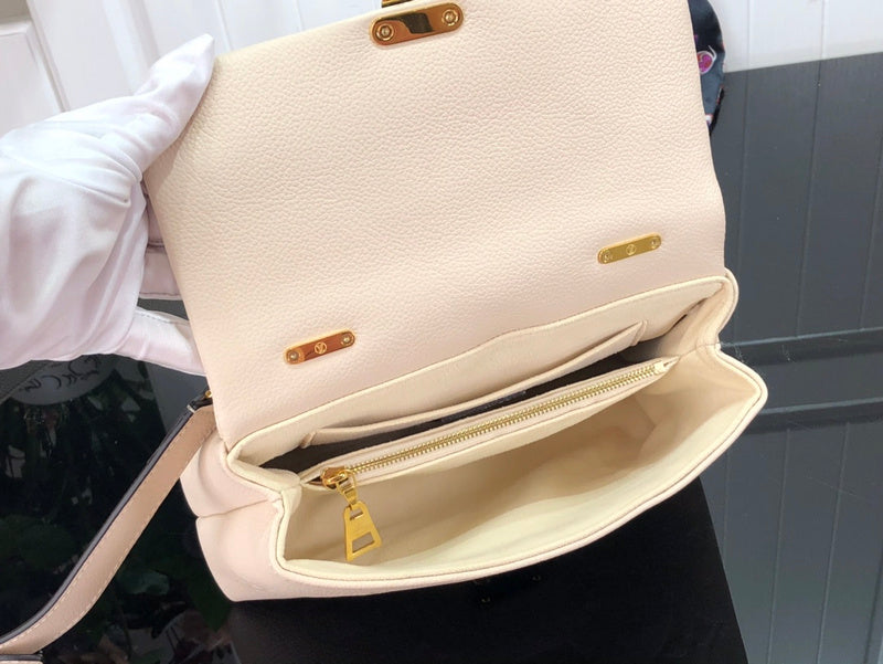 LOV - Luxurious Totes - 1582