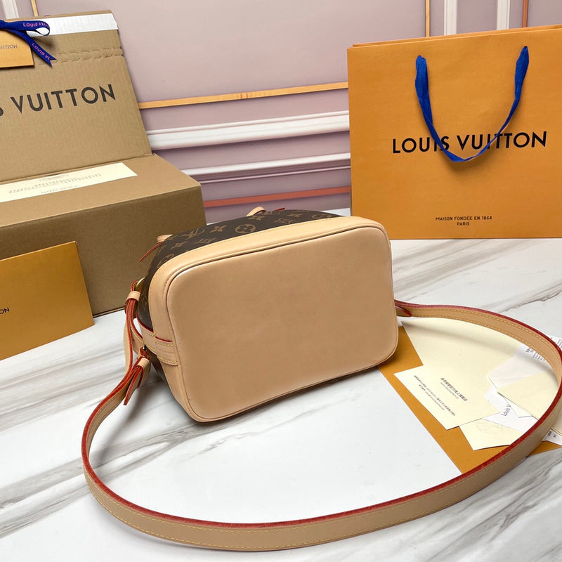 LOV - Luxurious Totes - 2200