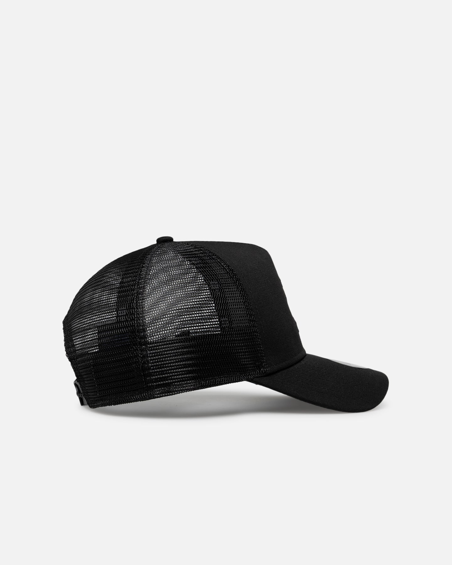 New Era Liverpool FC 9FORTY A-Frame Trucker Snapback Black