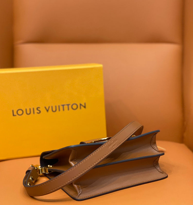 LOV - Luxurious Totes - 1045