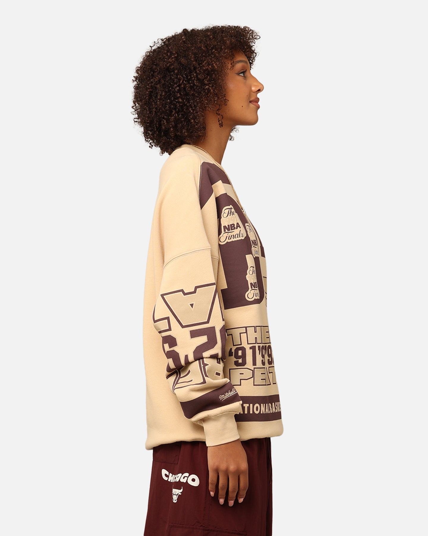 Mitchell & Ness Women's Chicago Bulls League Crewneck Warm Sand