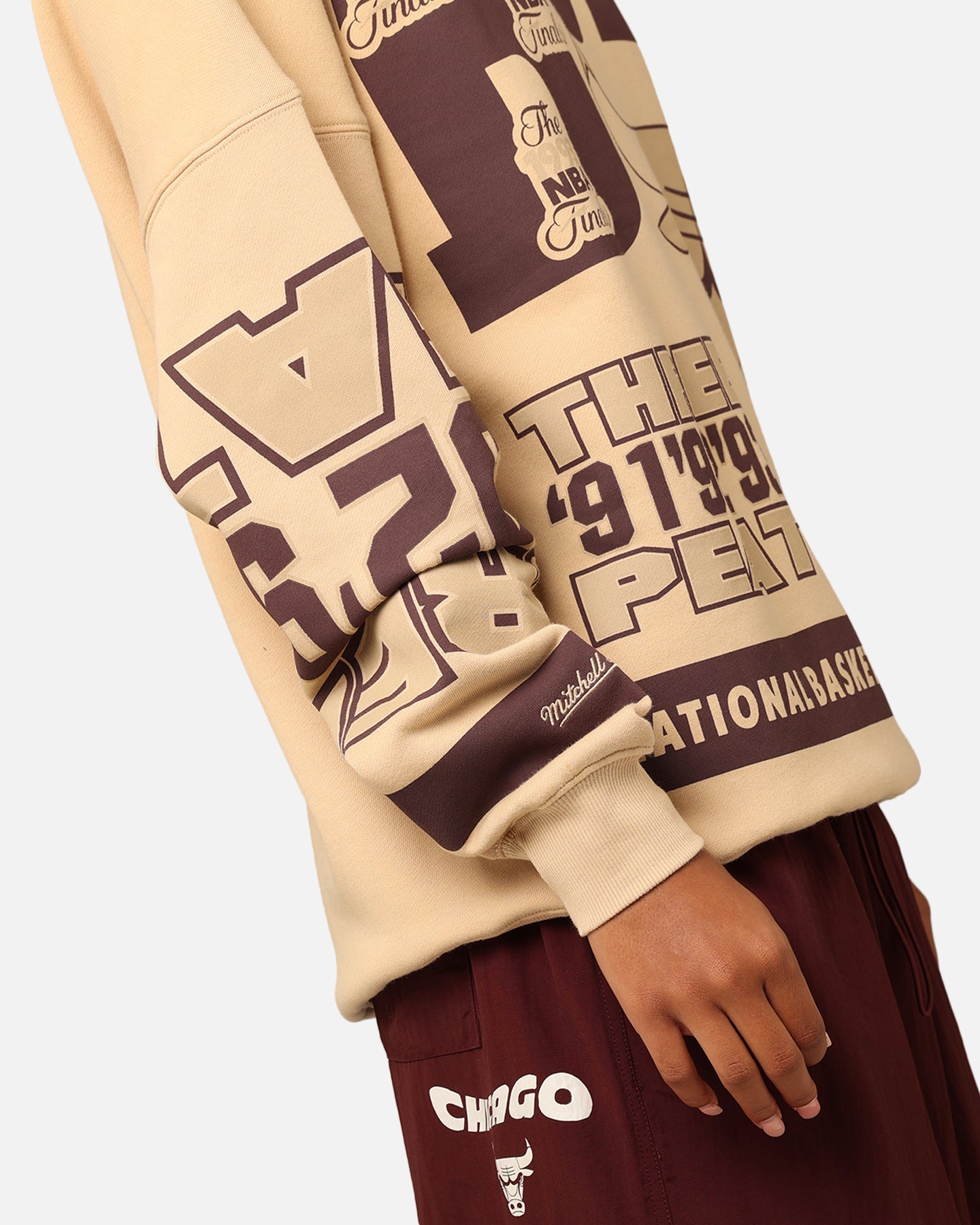 Mitchell & Ness Women's Chicago Bulls League Crewneck Warm Sand