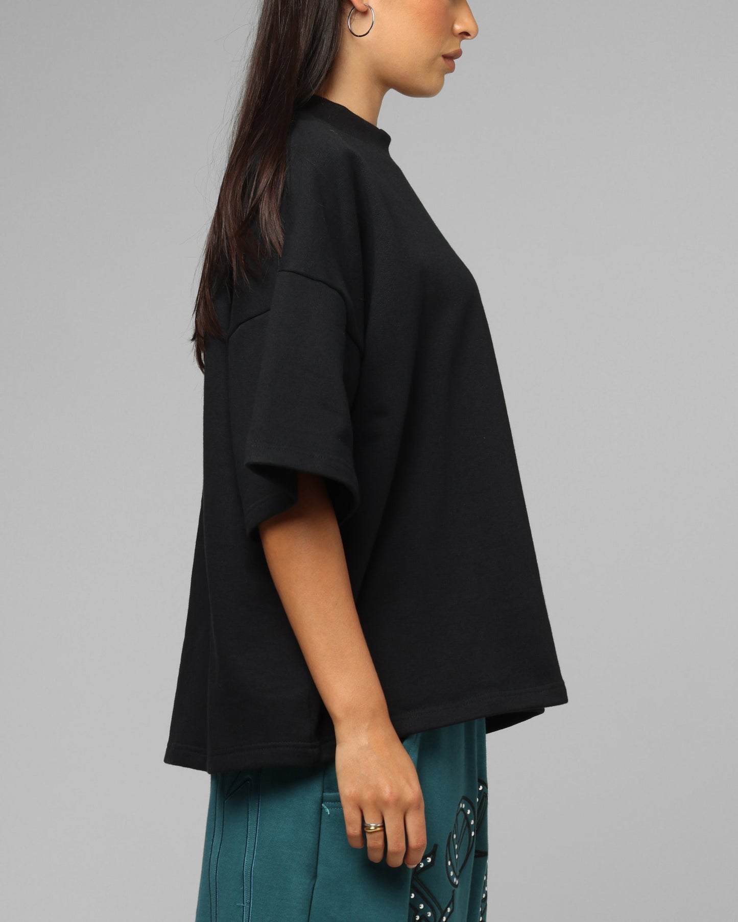 Loiter Ultra Hybrid Premium T-Shirt Black