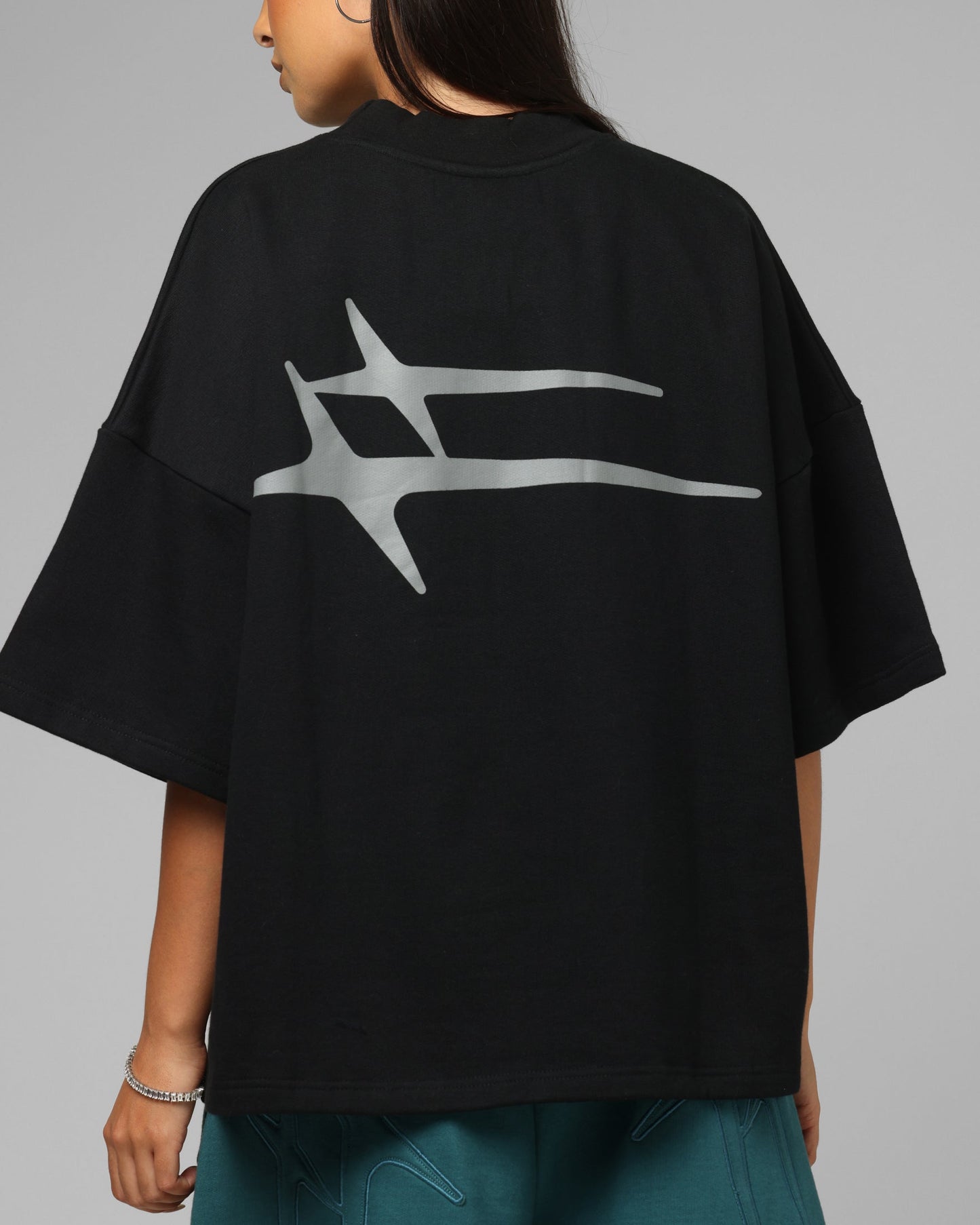 Loiter Ultra Hybrid Premium T-Shirt Black