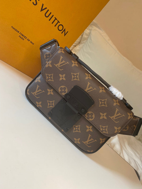LOV - Luxurious Totes - 2381