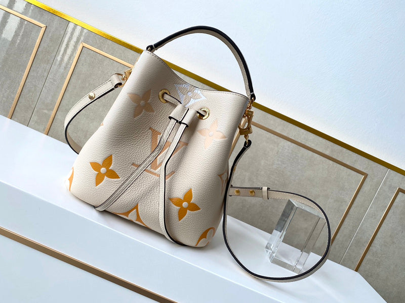 LOV - Luxurious Totes - 2395