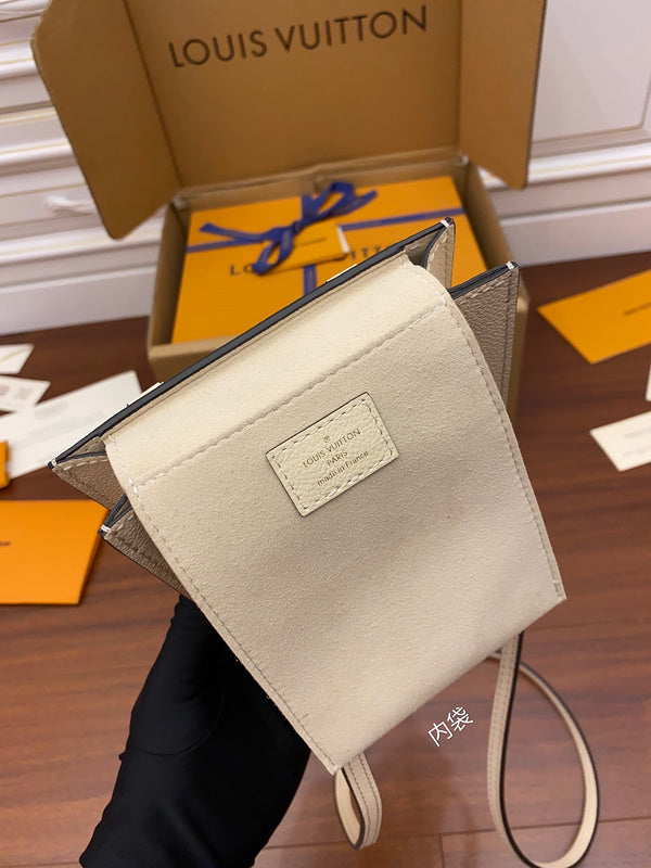 LOV - Luxurious Totes - 2410