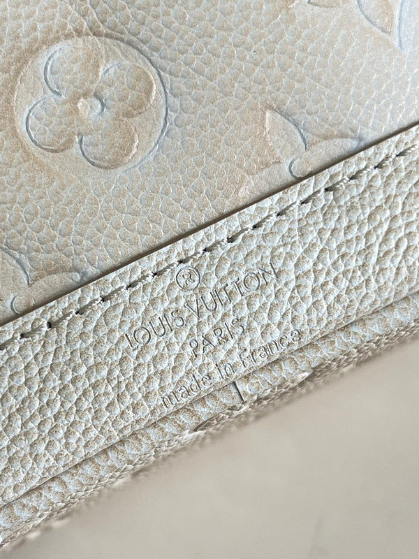LOV - Luxurious Totes - 1323