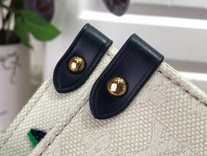 LOV - Luxurious Totes - 1359