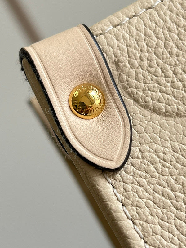 LOV - Luxurious Totes - 1884