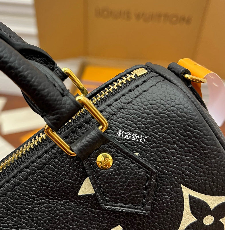 LOV - Luxurious Totes - 1057