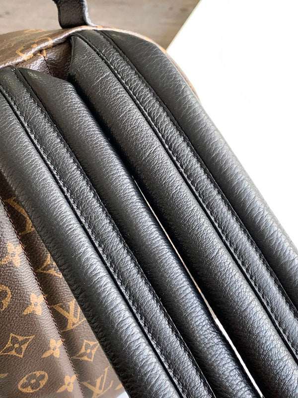 LOV - Luxurious Totes - 2011