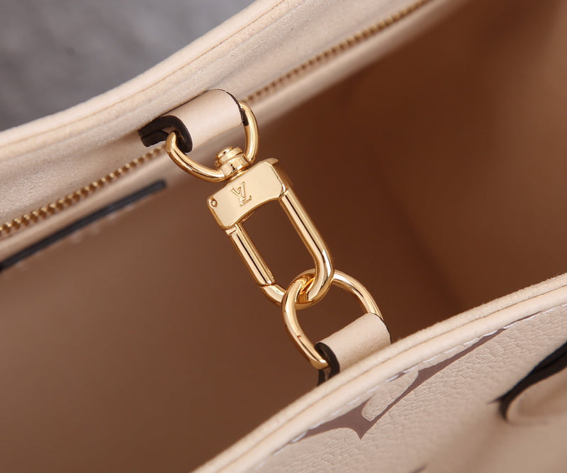 LOV - Luxurious Totes - 1594