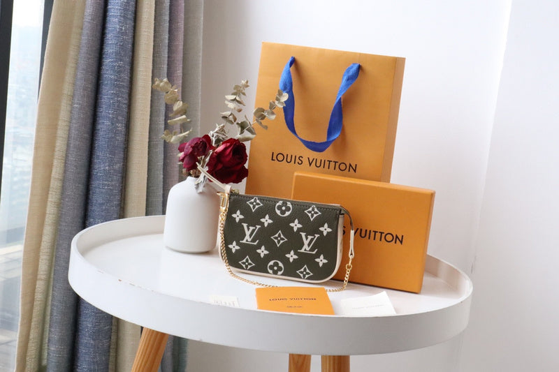 LOV - Luxurious Totes - 1715