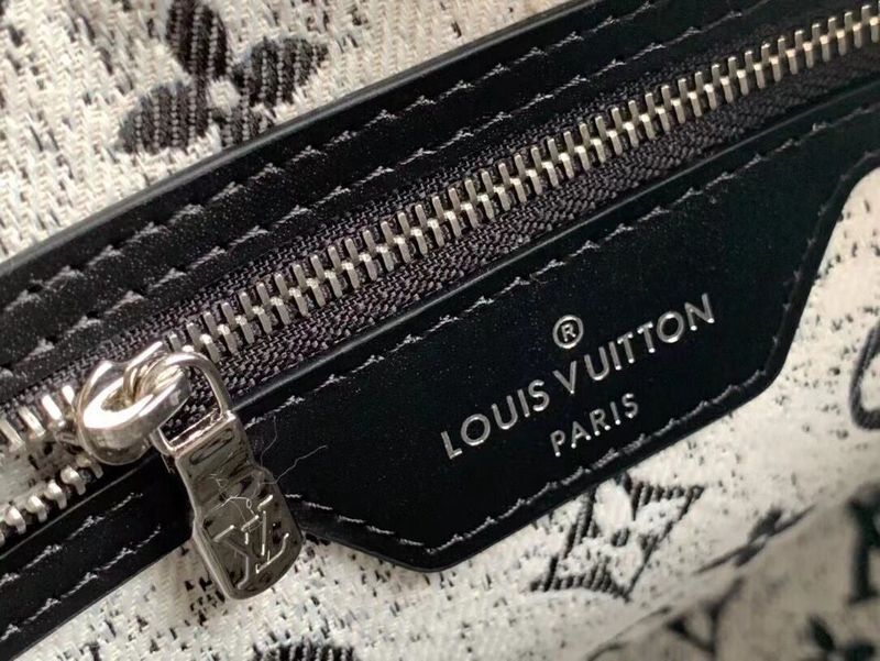LOV - Luxurious Totes - 881