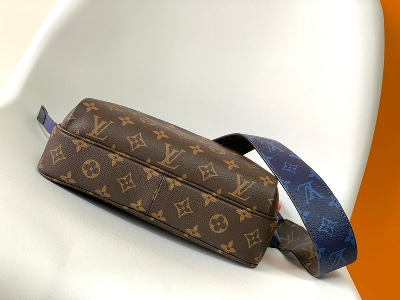 LOV - Luxurious Totes - 1920