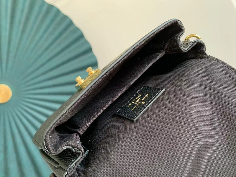 LOV - Luxurious Totes - 1627