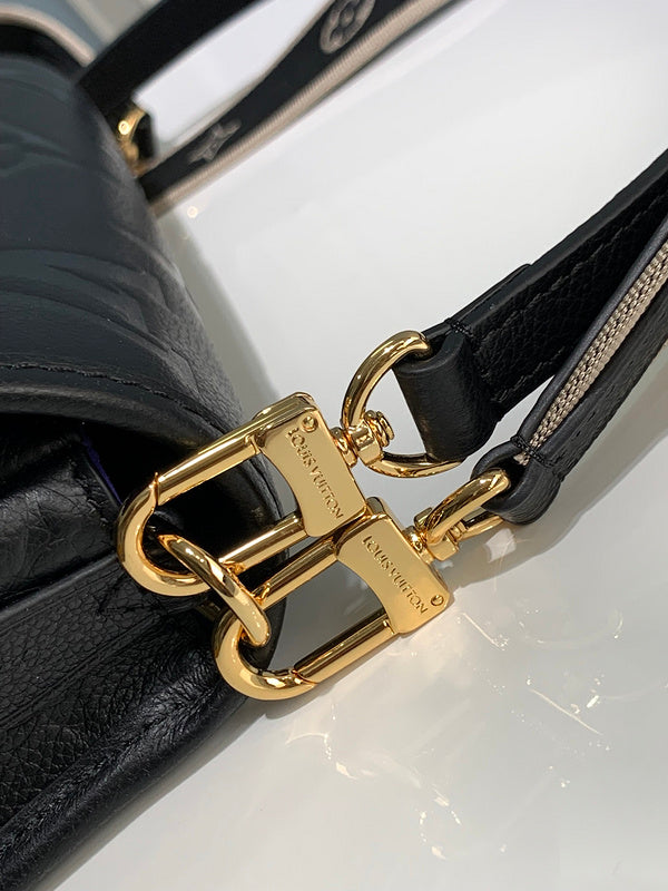 LOV - Luxurious Totes - 548