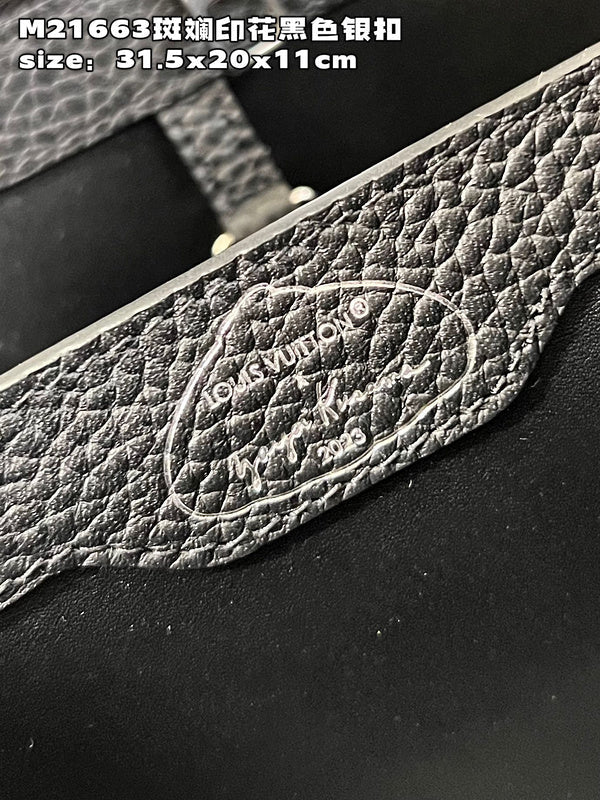 LOV - Luxurious Totes - 301
