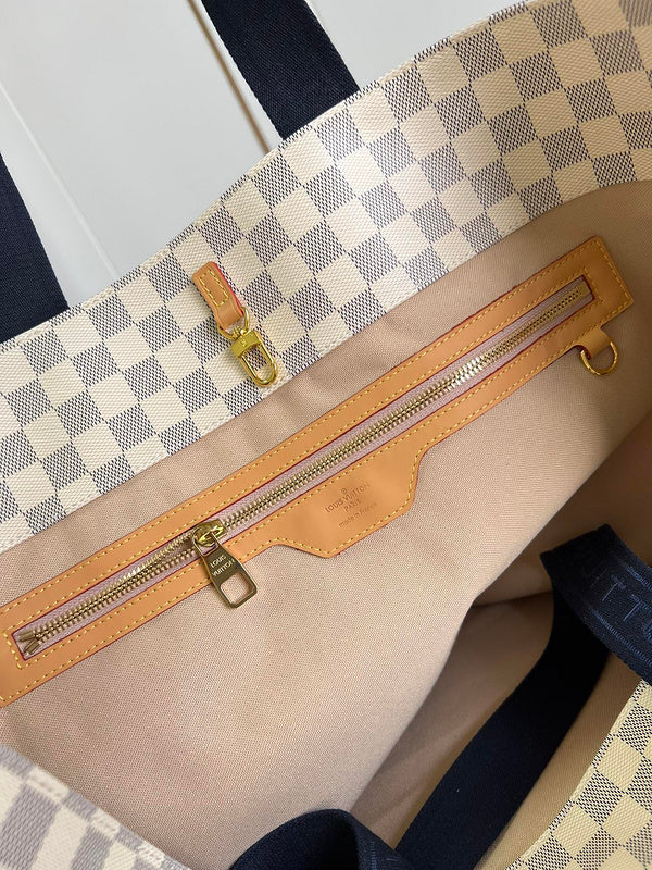 LOV - Luxurious Totes - 2206