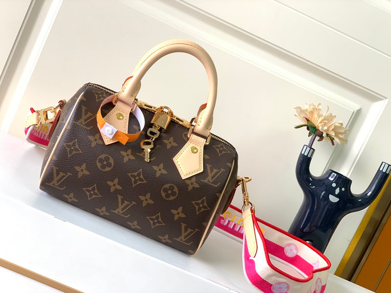 LOV - Luxurious Totes - 1730