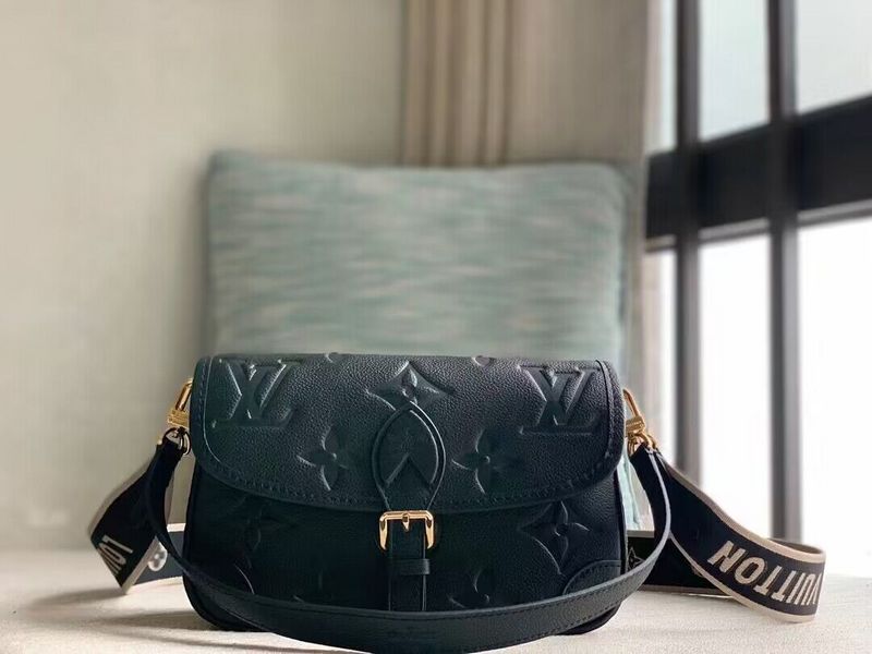 LOV - Luxurious Totes - 473