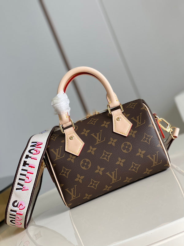 LOV - Luxurious Totes - 2203