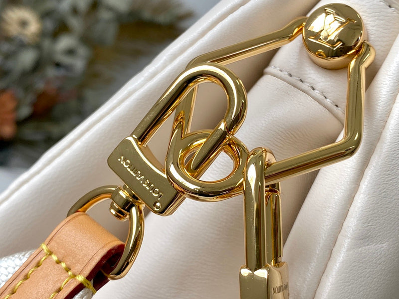 LOV - Luxurious Totes - 1185