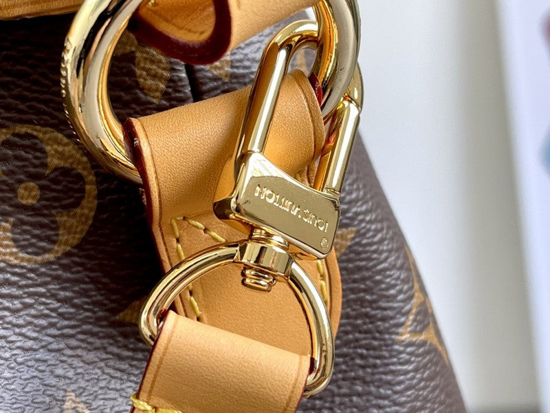 LOV - Luxurious Totes - 2077