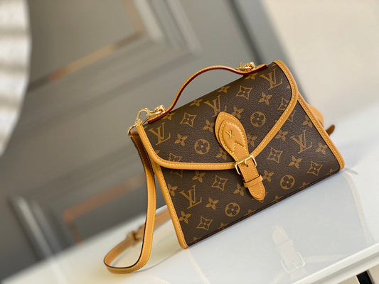 LOV - Luxurious Totes - 1861