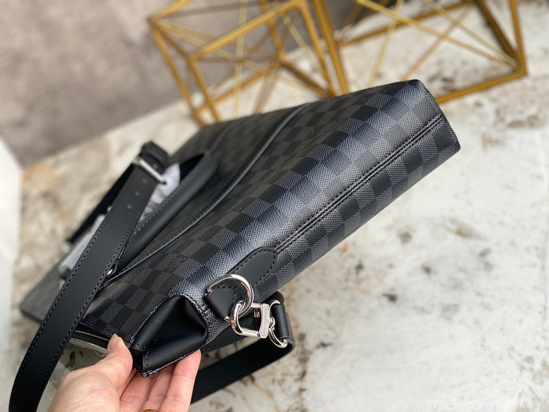 LOV - Luxurious Totes - 2032