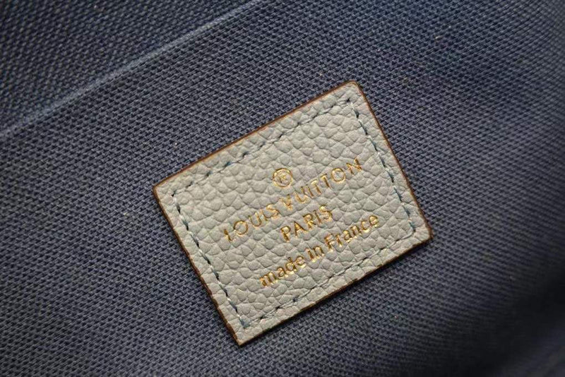 LOV - Luxurious Totes - 2463
