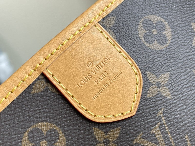LOV - Luxurious Totes - 2076