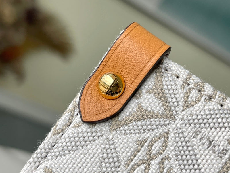 LOV - Luxurious Totes - 2137