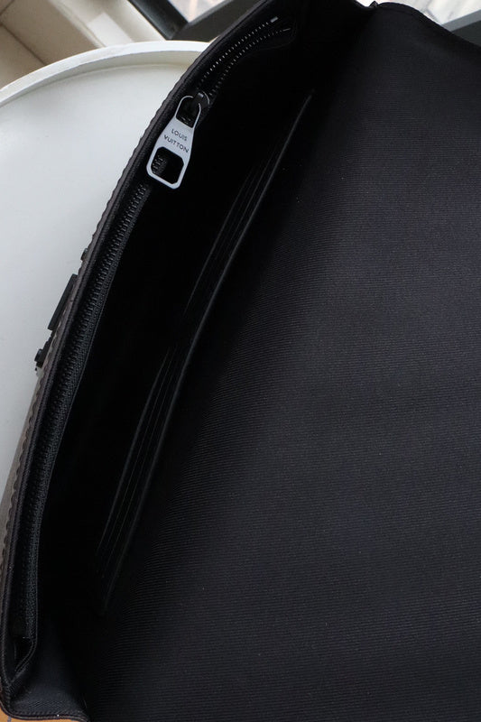 LOV - Luxurious Totes - 1619
