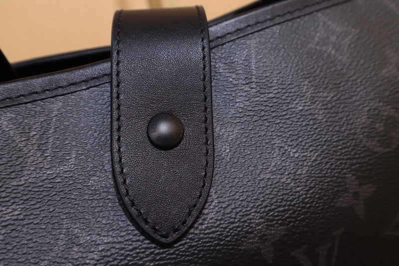 LOV - Luxurious Totes - 1572