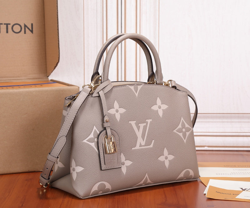 LOV - Luxurious Totes - 1657