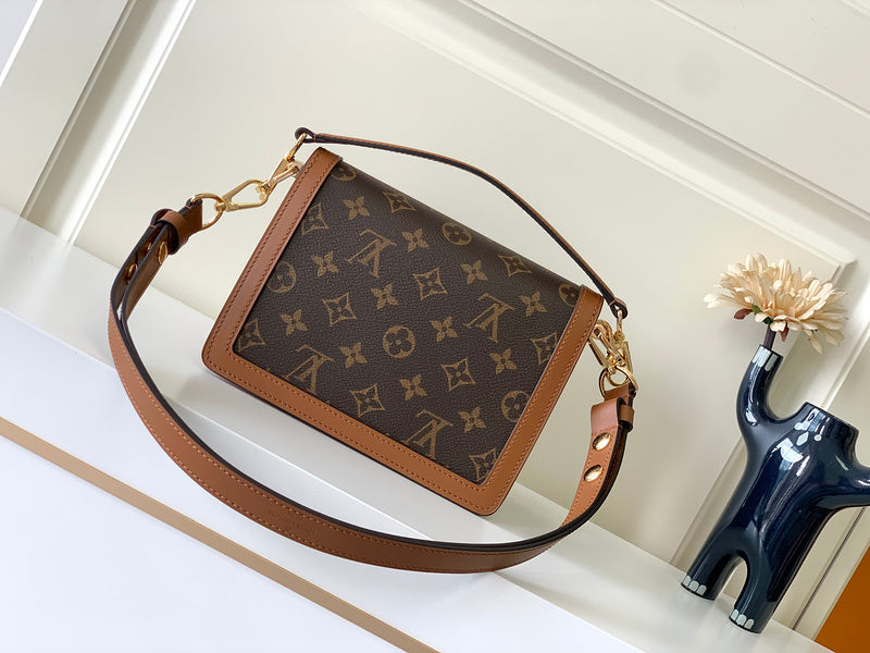 LOV - Luxurious Totes - 216