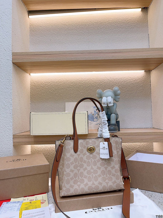 Luxurious Totes - CCH2 Bags - 093