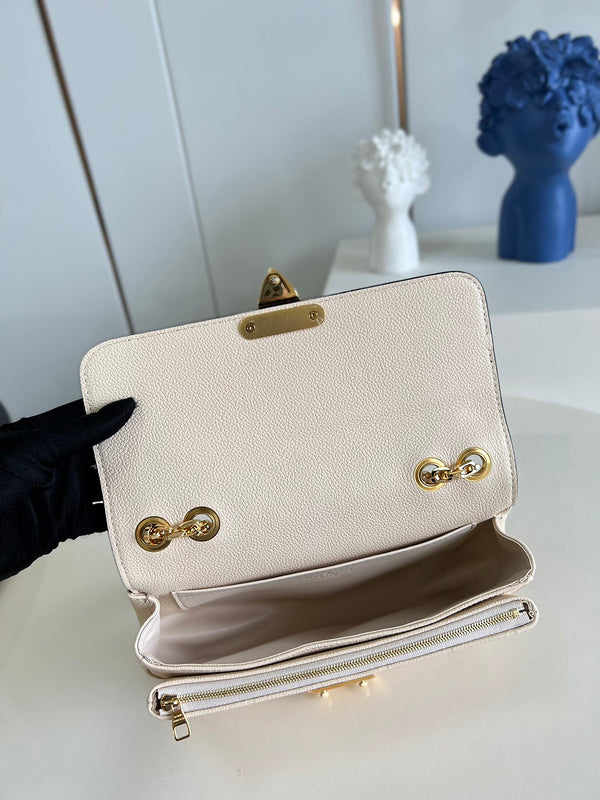 LOV - Luxurious Totes - 1326