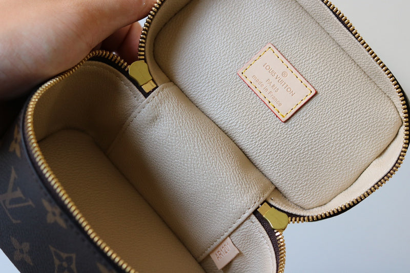 LOV - Luxurious Totes - 1838