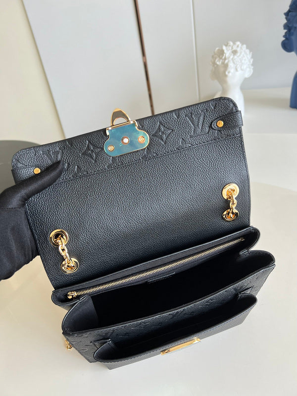 LOV - Luxurious Totes - 1642