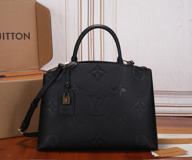 LOV - Luxurious Totes - 1658