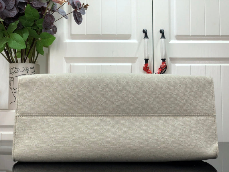 LOV - Luxurious Totes - 1356