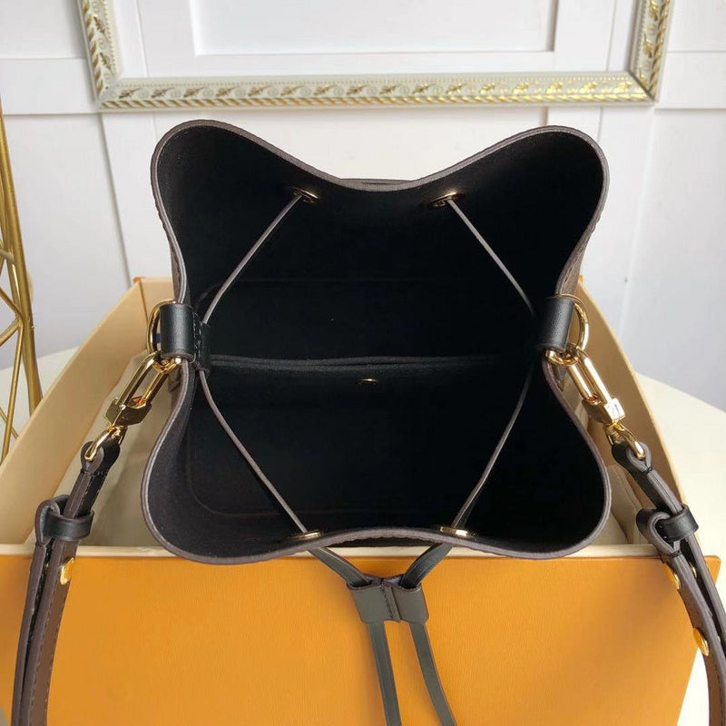 LOV - Luxurious Totes - 2622