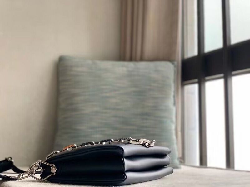 LOV - Luxurious Totes - 661