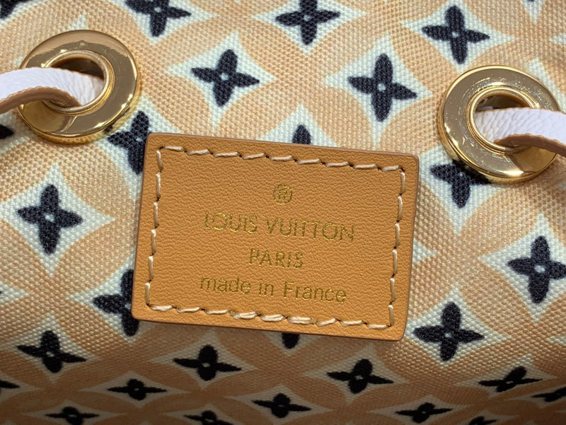 LOV - Luxurious Totes - 095