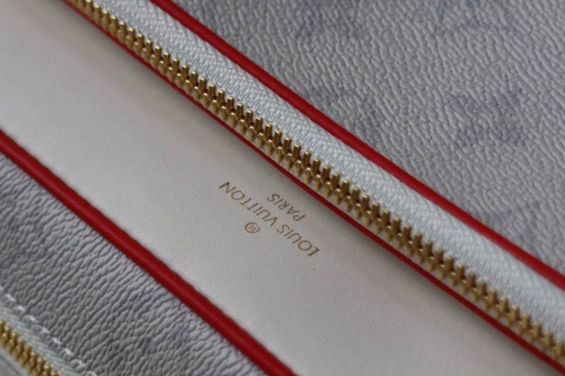 LOV - Luxurious Totes - 2582