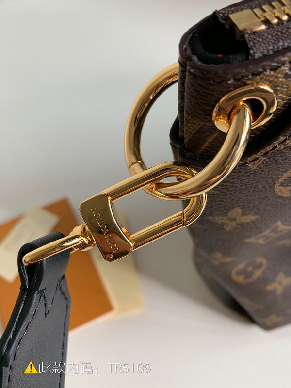 Luxurious Totes - Latest - 2362