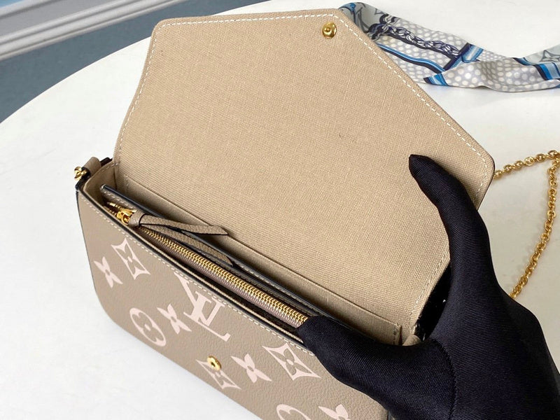 LOV - Luxurious Totes - 2590